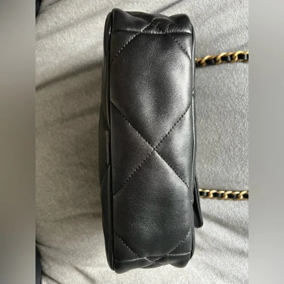 Chanel 19 medium size - Picture 8 of 9
